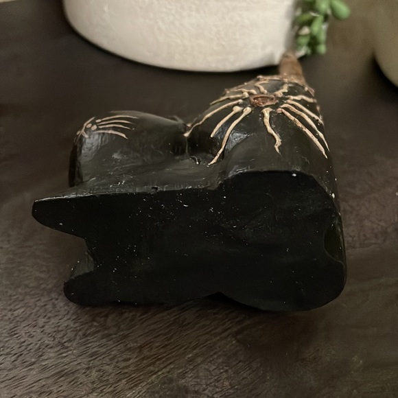 Carved Wooden Folk Decorated Cat - Picture 4 of 8